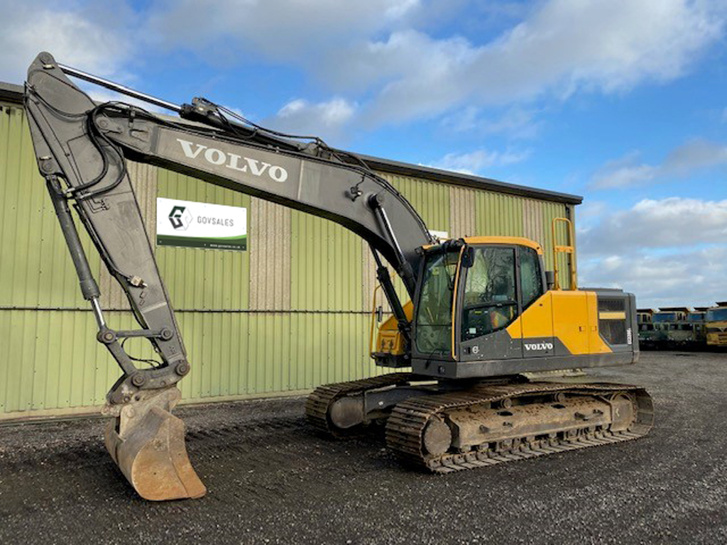 military vehicles for sale - Volvo EC220 EL excavator