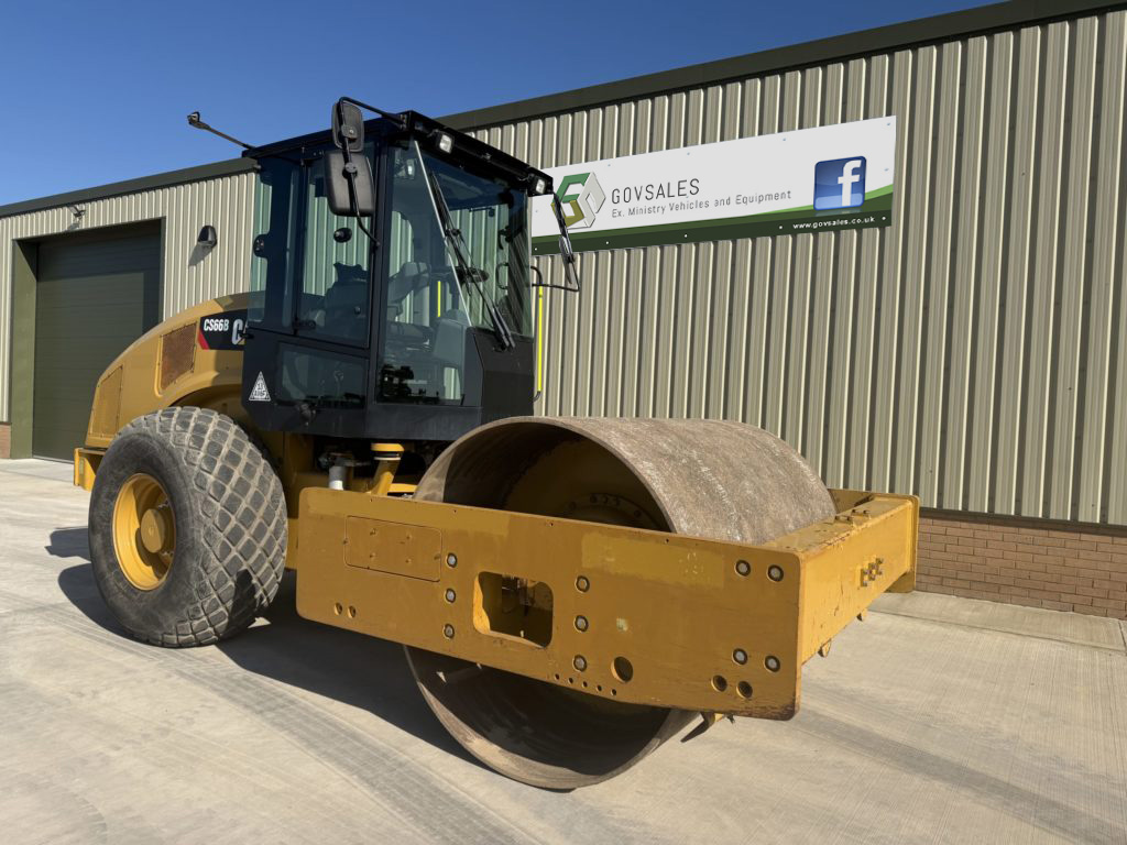 military vehicles for sale - Caterpillar CS66B Compactor Roller