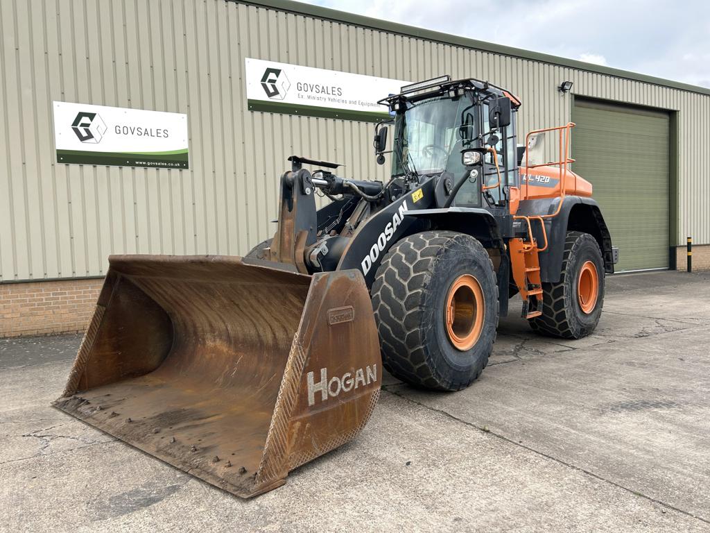 military vehicles for sale - Doosan DL420-7 Wheeled Loader